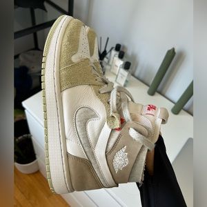 Jordan 1 High zoom - Olive Aura